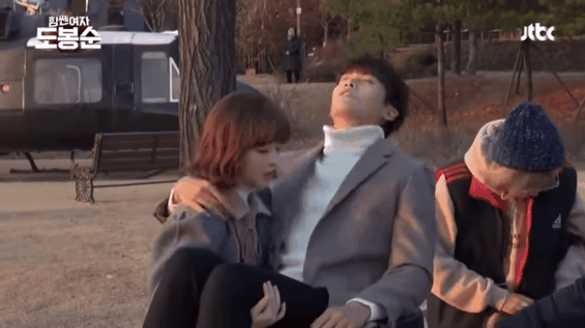 Sự thật hài hước sau cảnh ôm hôn, lãng mạn trong phim Hàn